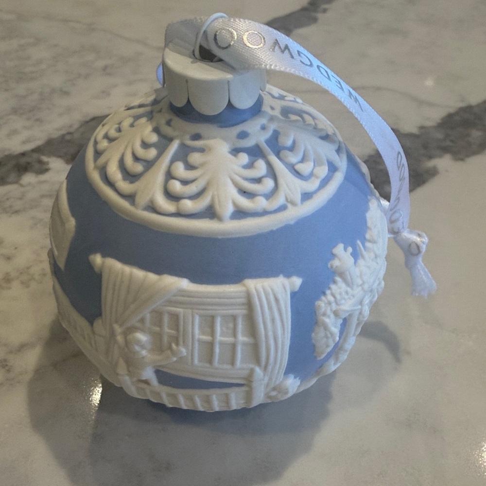 Wedgwood Jasperware Ball Ornaments The Night Before Chiristmas . - Picture 6 of 6